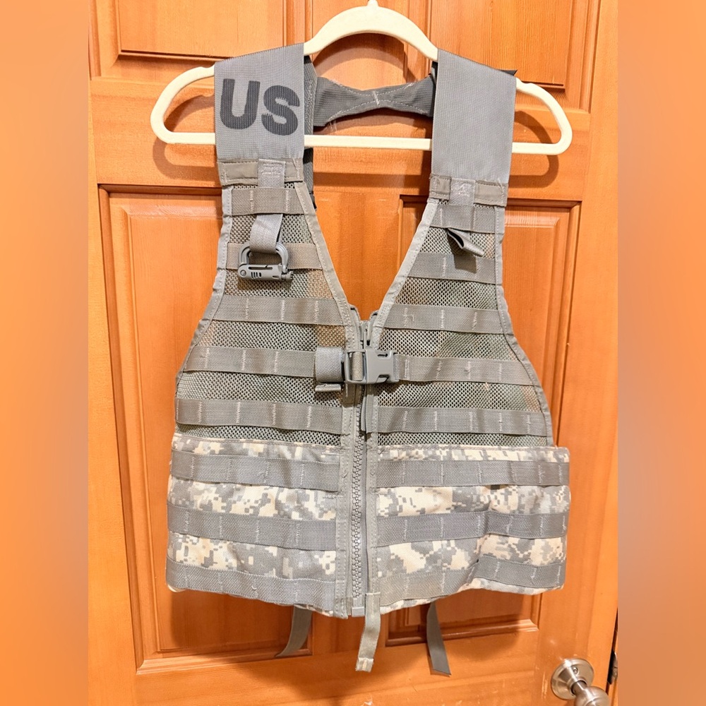 US Army MOLLE II ACU Fighting Load Carrier Vest